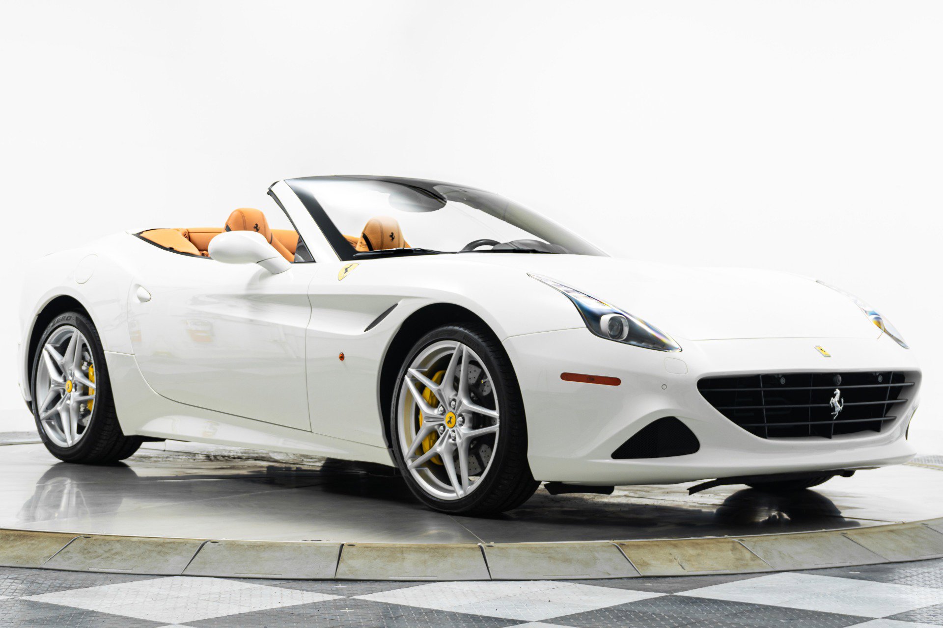 Used 2015 Ferrari California T image 41