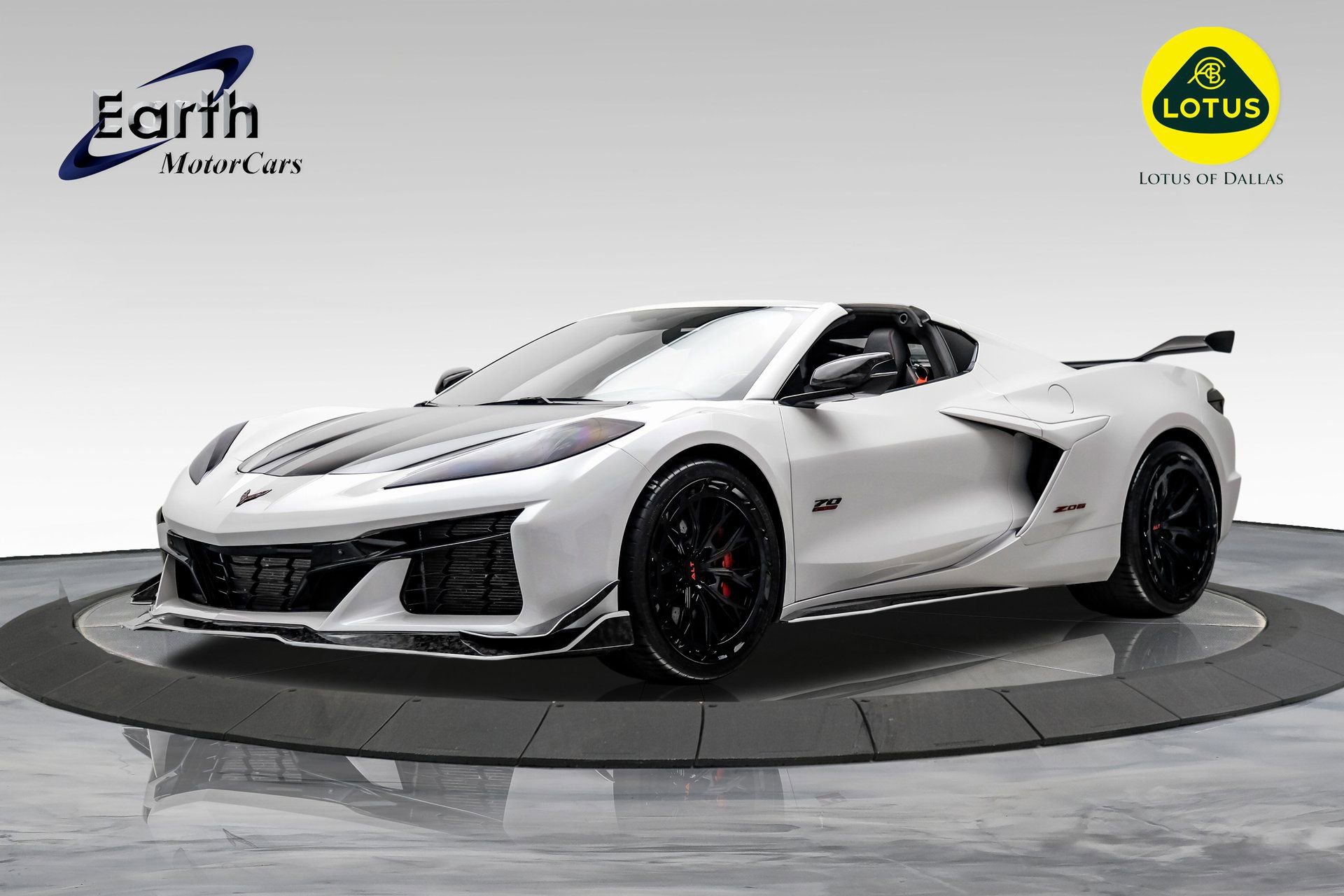 Used 2023 Chevrolet Corvette Z06 w/ Z07 Performance Package video 1