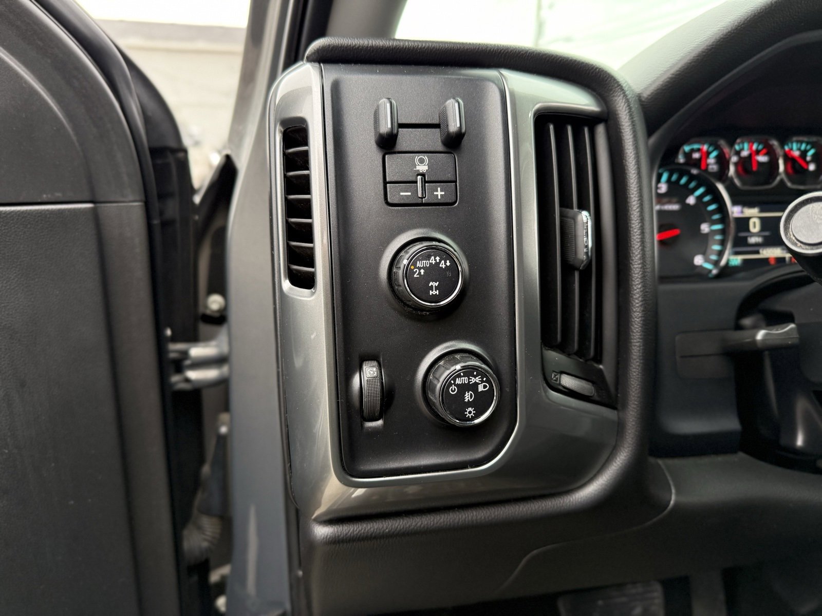 Used 2017 Chevrolet Silverado 1500 LT w/ All Star Edition image 19