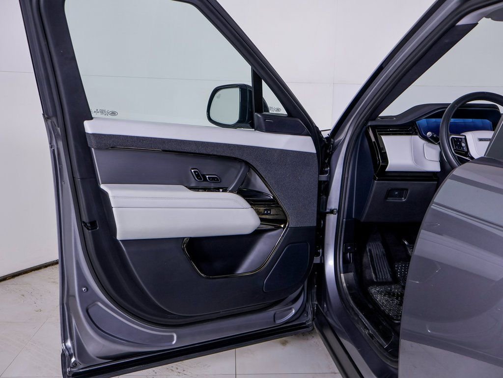 Used 2023 Land Rover Range Rover Sport SE image 27