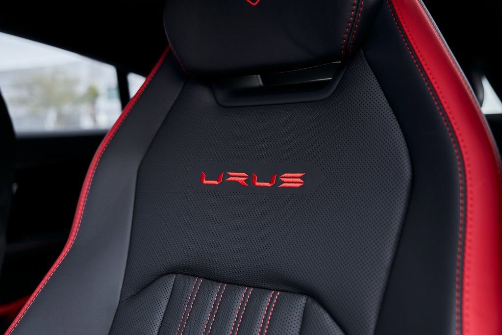 Used 2024 Lamborghini Urus Performante AWD/4WD image 55