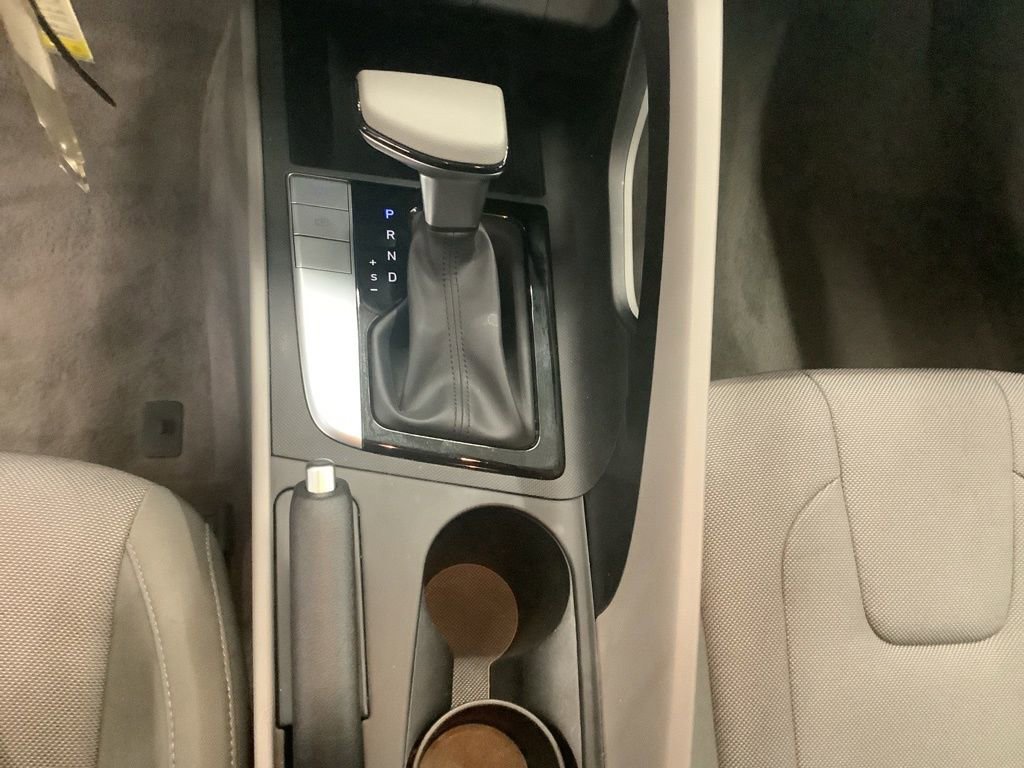 Used 2024 Hyundai Elantra SE FWD image 15