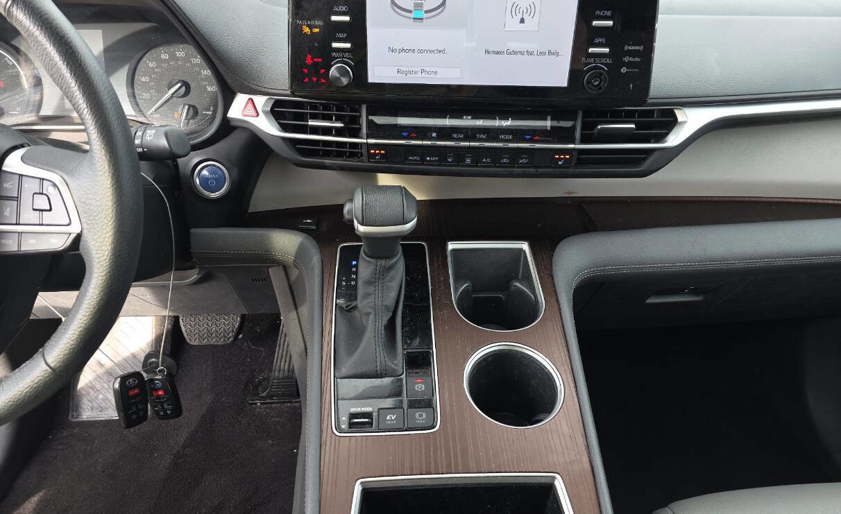 Used 2023 Toyota Sienna XLE image 14