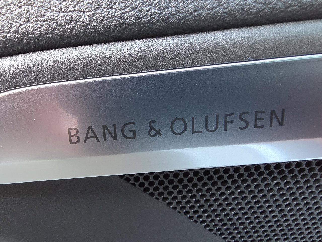 Used 2024 Audi Q8 e-tron Premium Plus w/ Premium Plus Package image 45