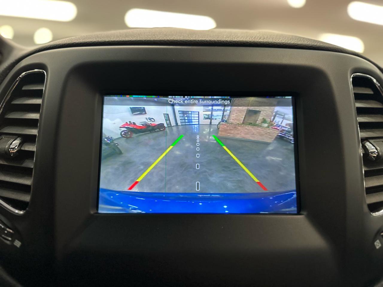 Used 2018 Jeep Compass Latitude w/ Popular Equipment Group AWD/4WD image 26