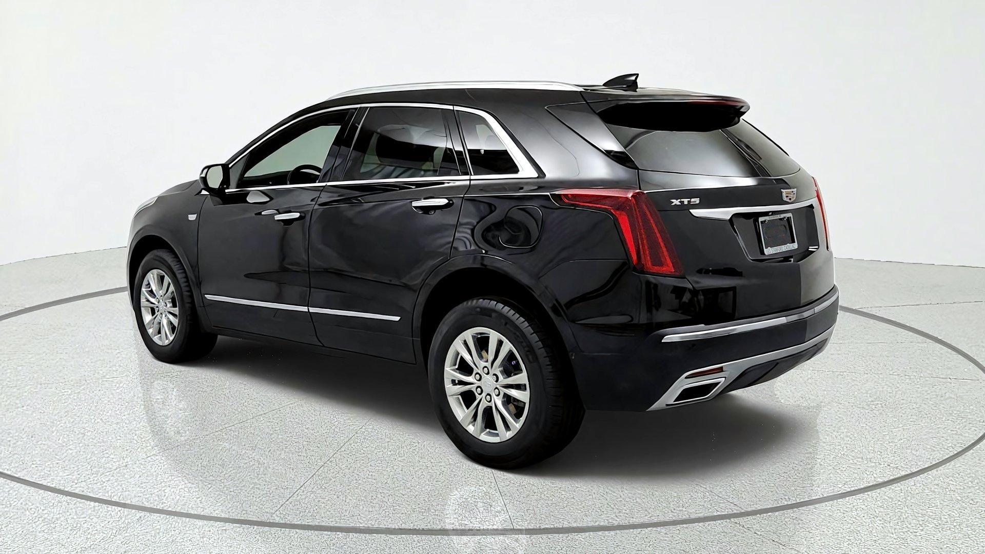 Certified 2020 Cadillac XT5 Premium Luxury w/ LPO, Floor Liner Package FWD image 3