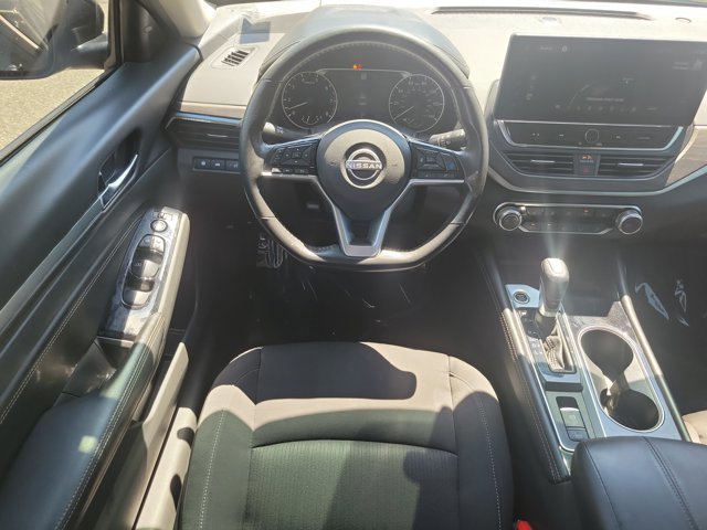 Used 2023 Nissan Altima 2.5 SV w/ SV Premium Package FWD image 11