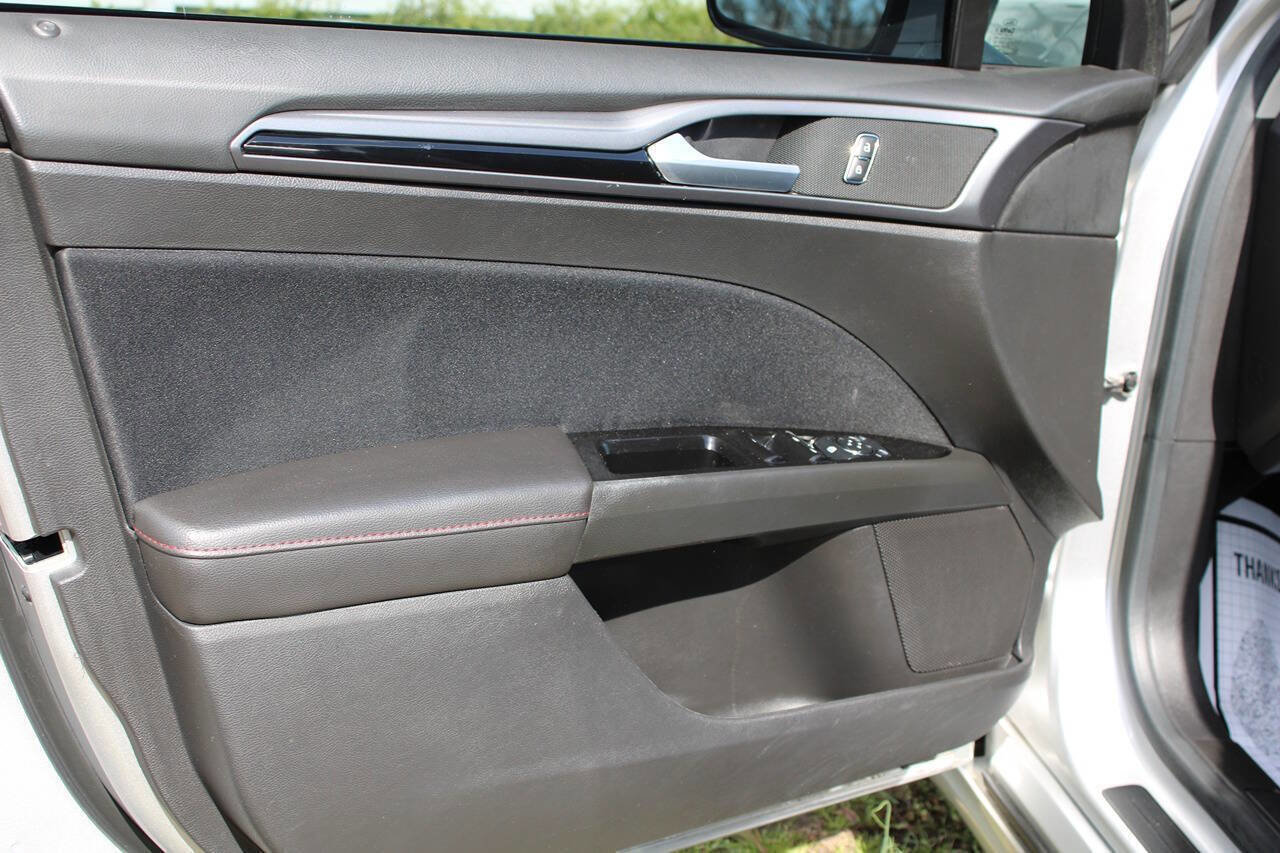 Used 2013 Ford Fusion SE image 14