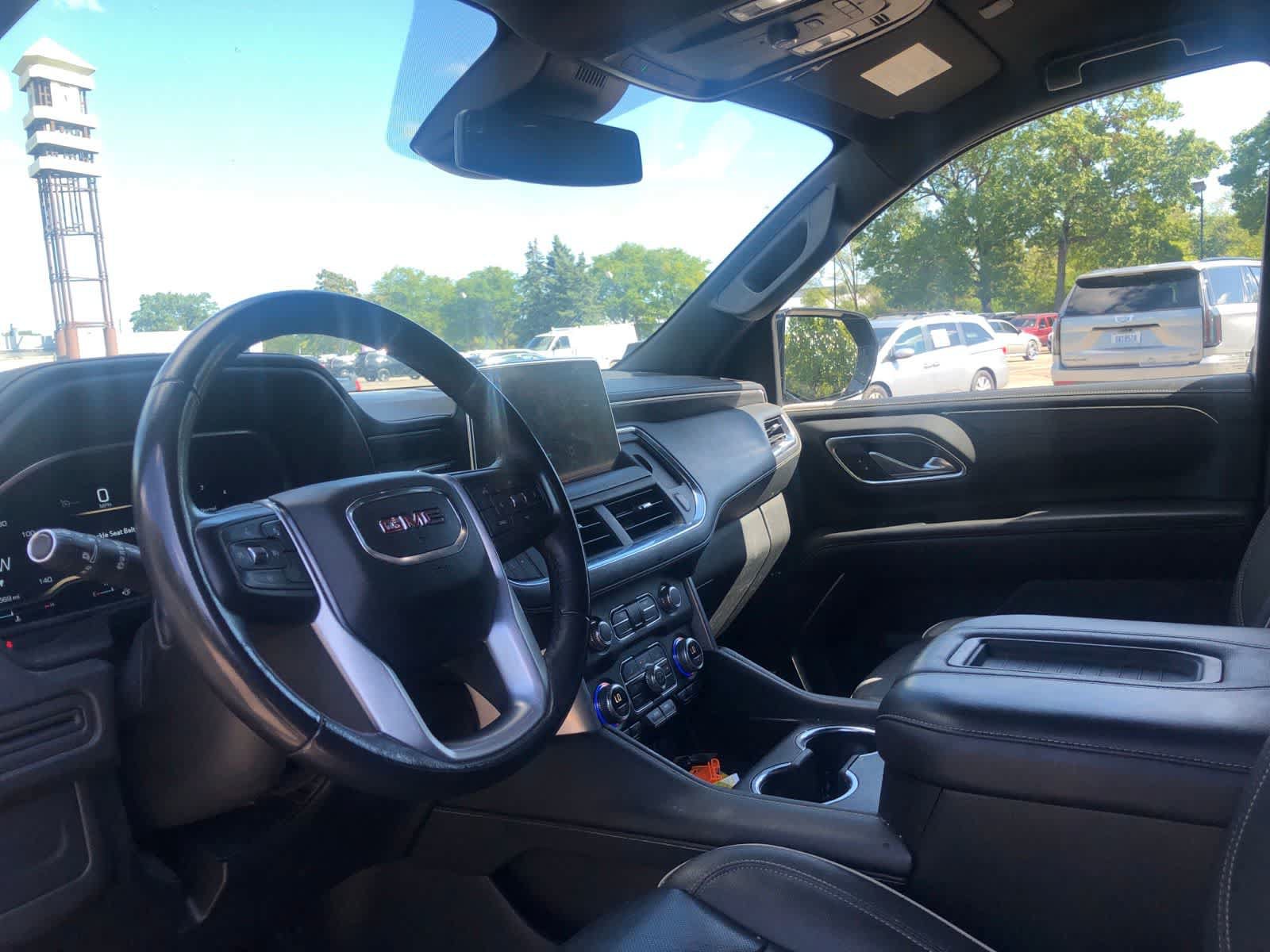 Used 2023 GMC Yukon XL SLT AWD/4WD image 7