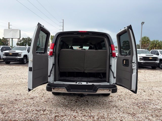 New 2026 Chevrolet Express 3500 LT w/ LT Preferred Equipment Group RWD image 7