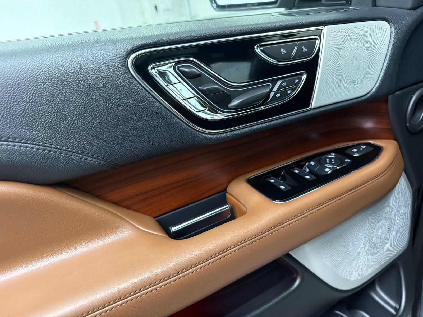 Certified 2023 Lincoln Navigator Reserve AWD/4WD image 38