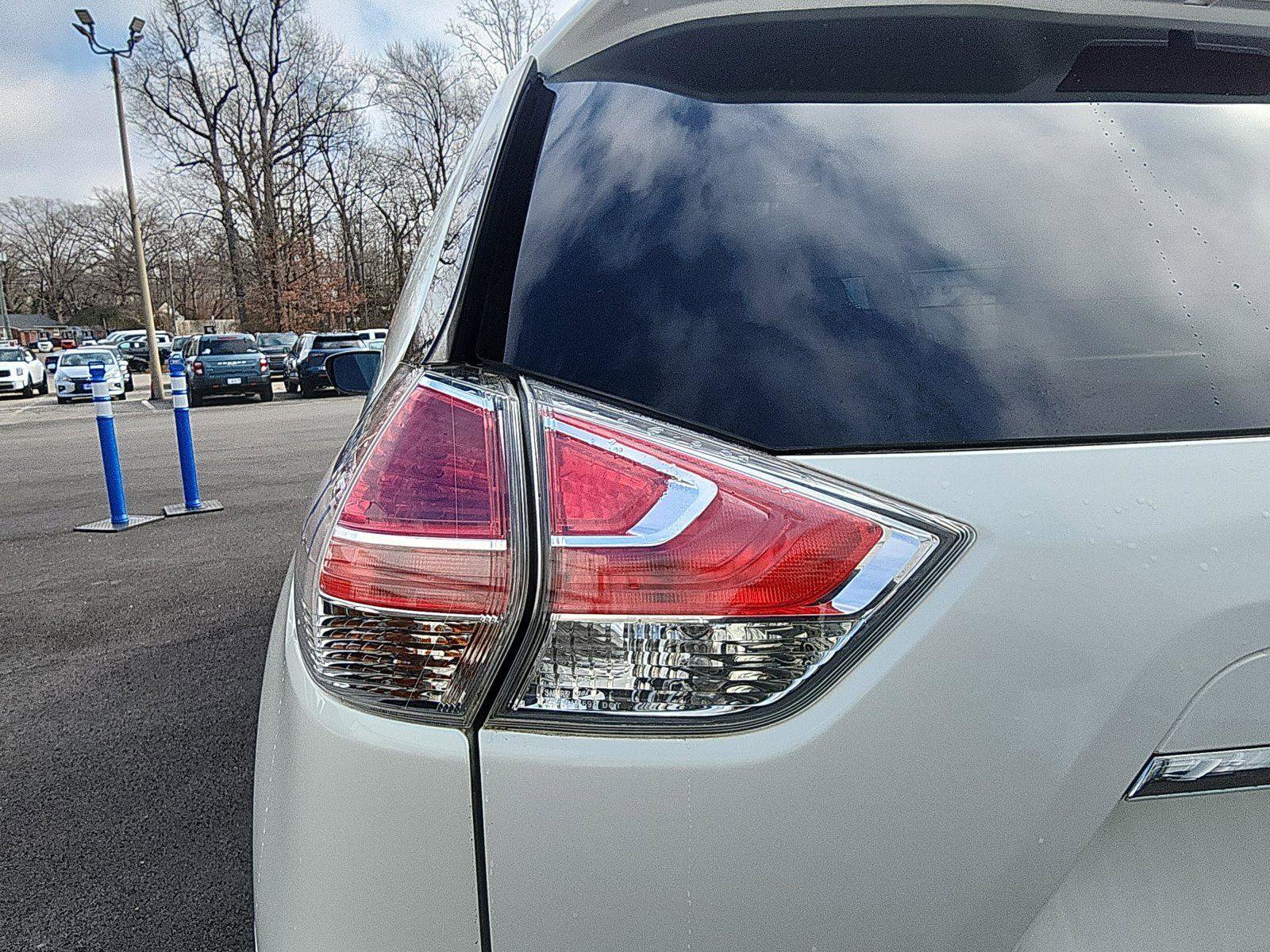 Used 2016 Nissan Rogue SL w/ SL Premium Package image 13