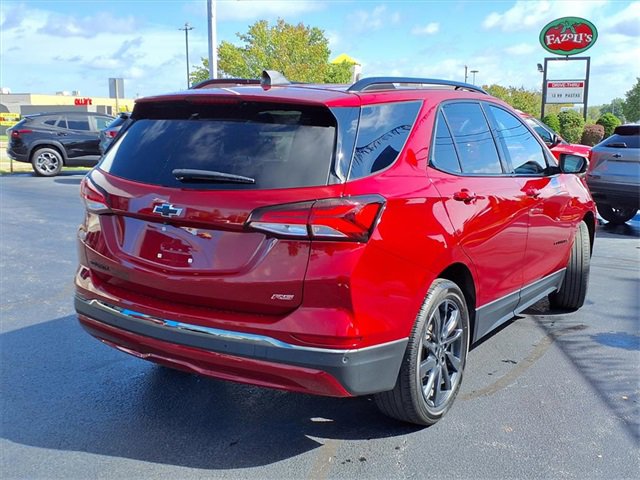 Used 2022 Chevrolet Equinox RS w/ Infotainment Package image 3