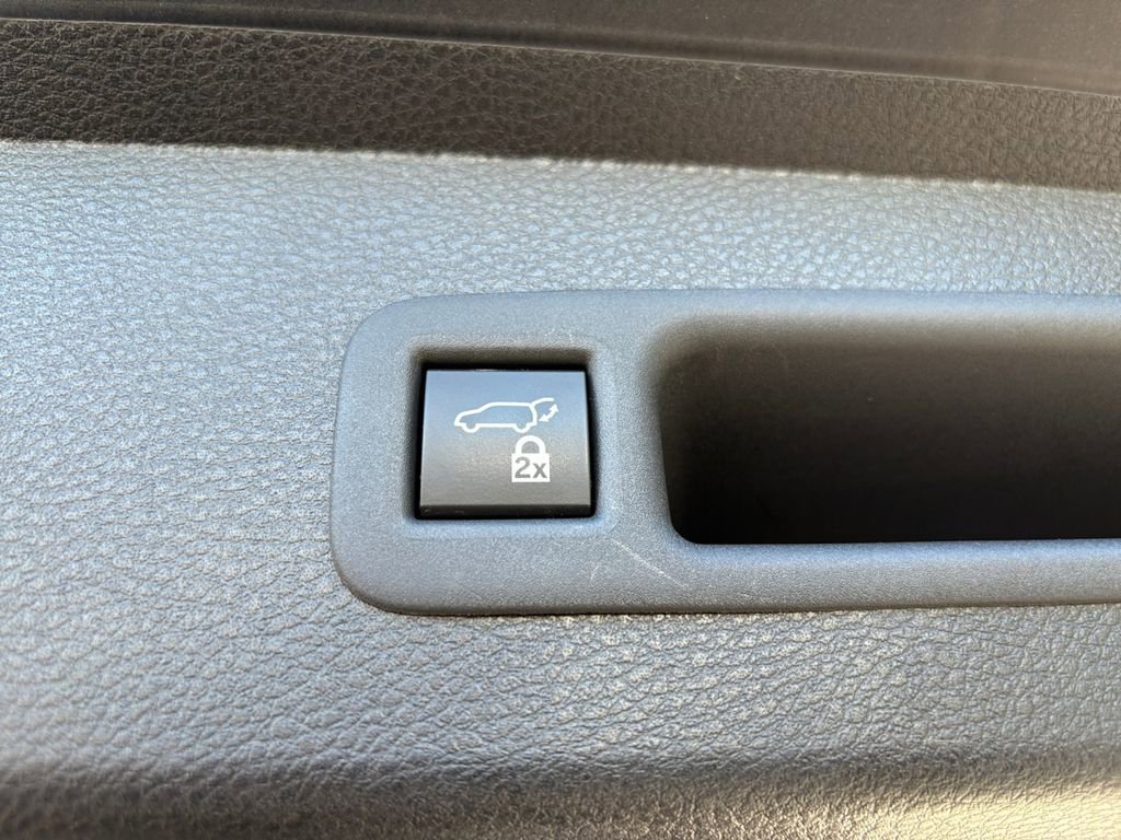 Used 2023 Toyota Sienna XSE image 11