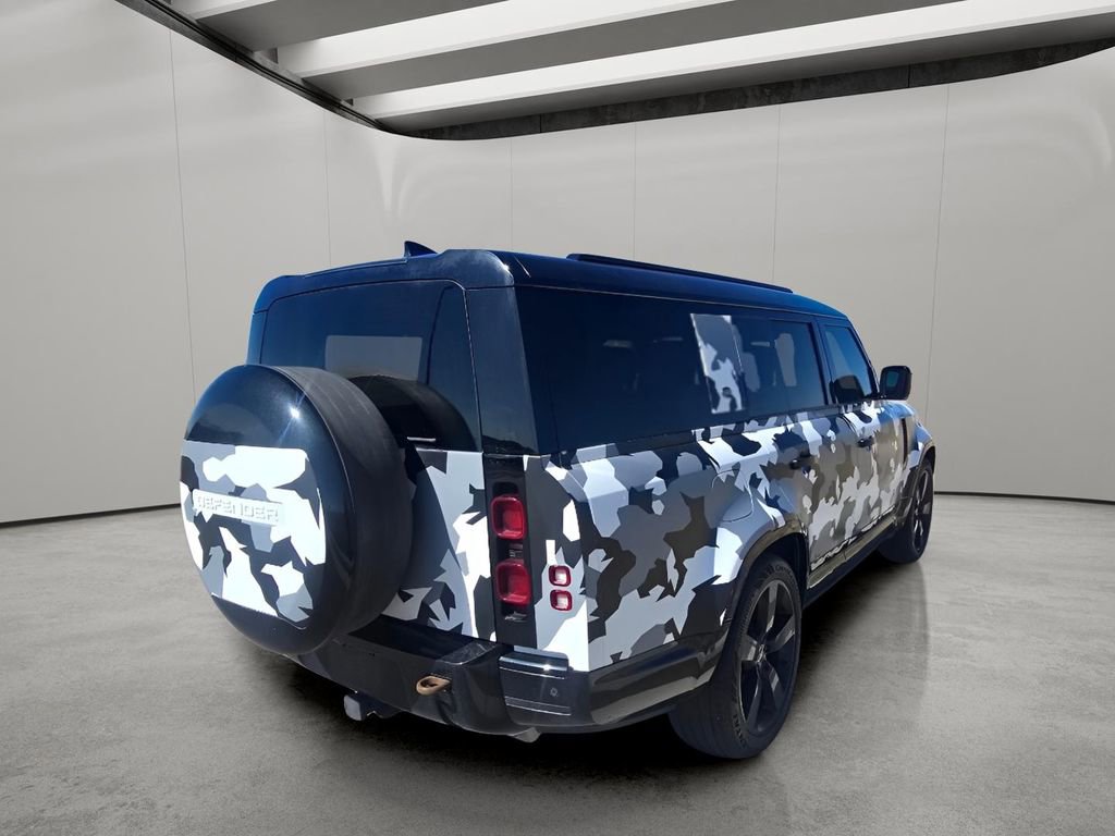 Used 2023 Land Rover Defender 130 X-Dynamic SE image 5