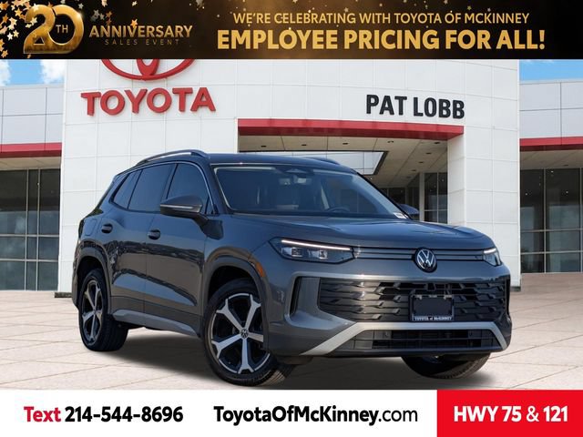 Used 2025 Volkswagen Tiguan SE FWD image 1