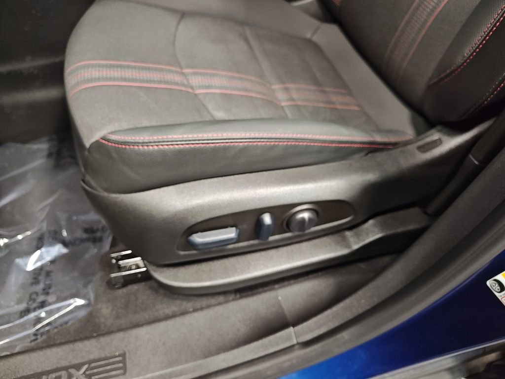 Used 2023 Chevrolet Equinox RS image 31