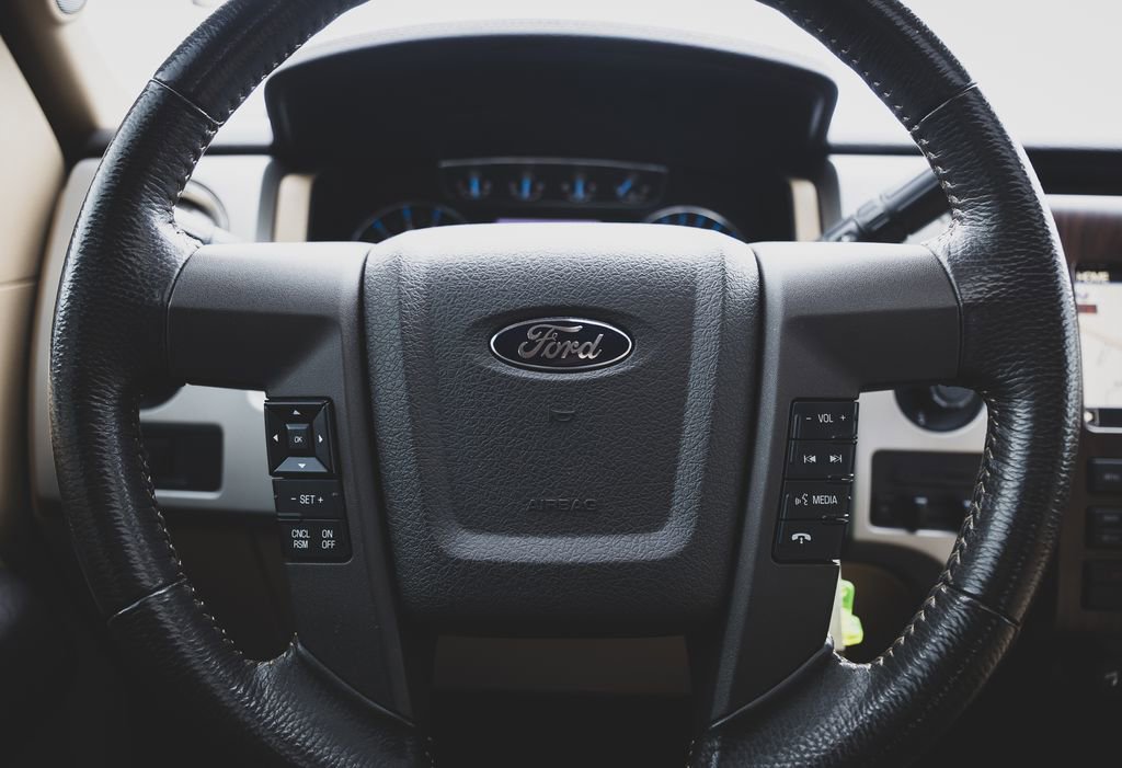 Used 2012 Ford F150 Lariat w/ Lariat Chrome Pkg image 13