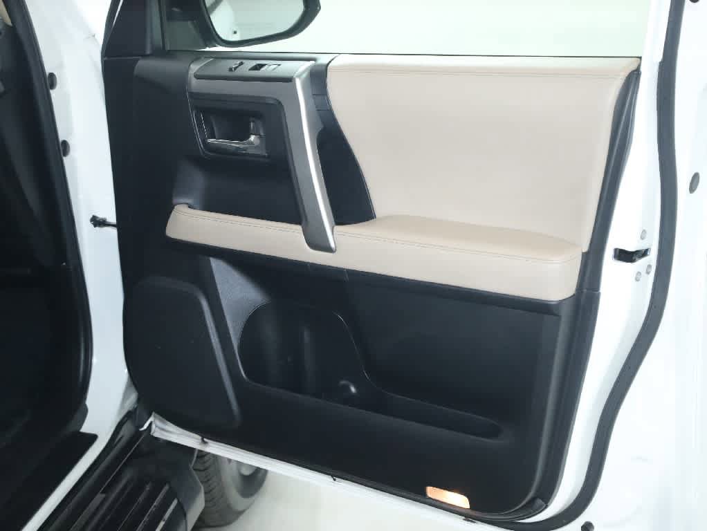 Certified 2023 Toyota 4Runner SR5 Premium w/ Moonroof Package AWD/4WD image 33