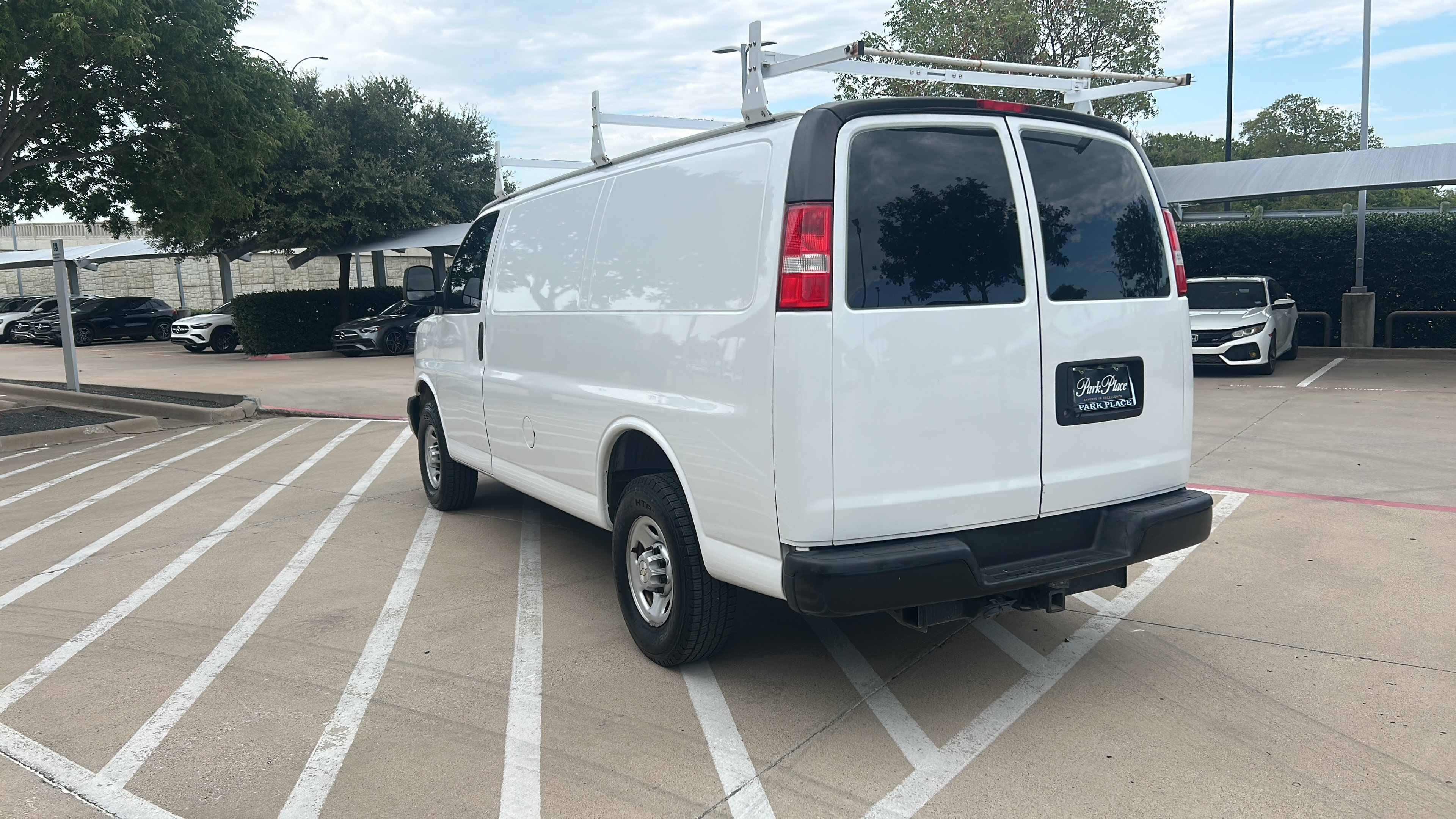 Used 2021 Chevrolet Express 2500 w/ Driver Convenience Package RWD image 3