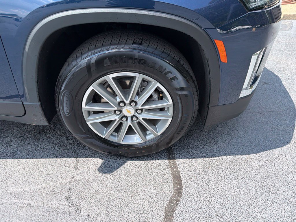 Used 2023 Chevrolet Traverse LT FWD image 17