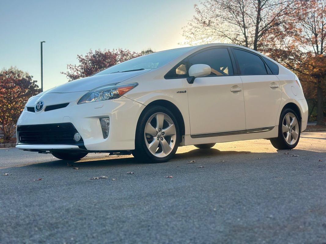 Used 2014 Toyota Prius Five FWD image 3
