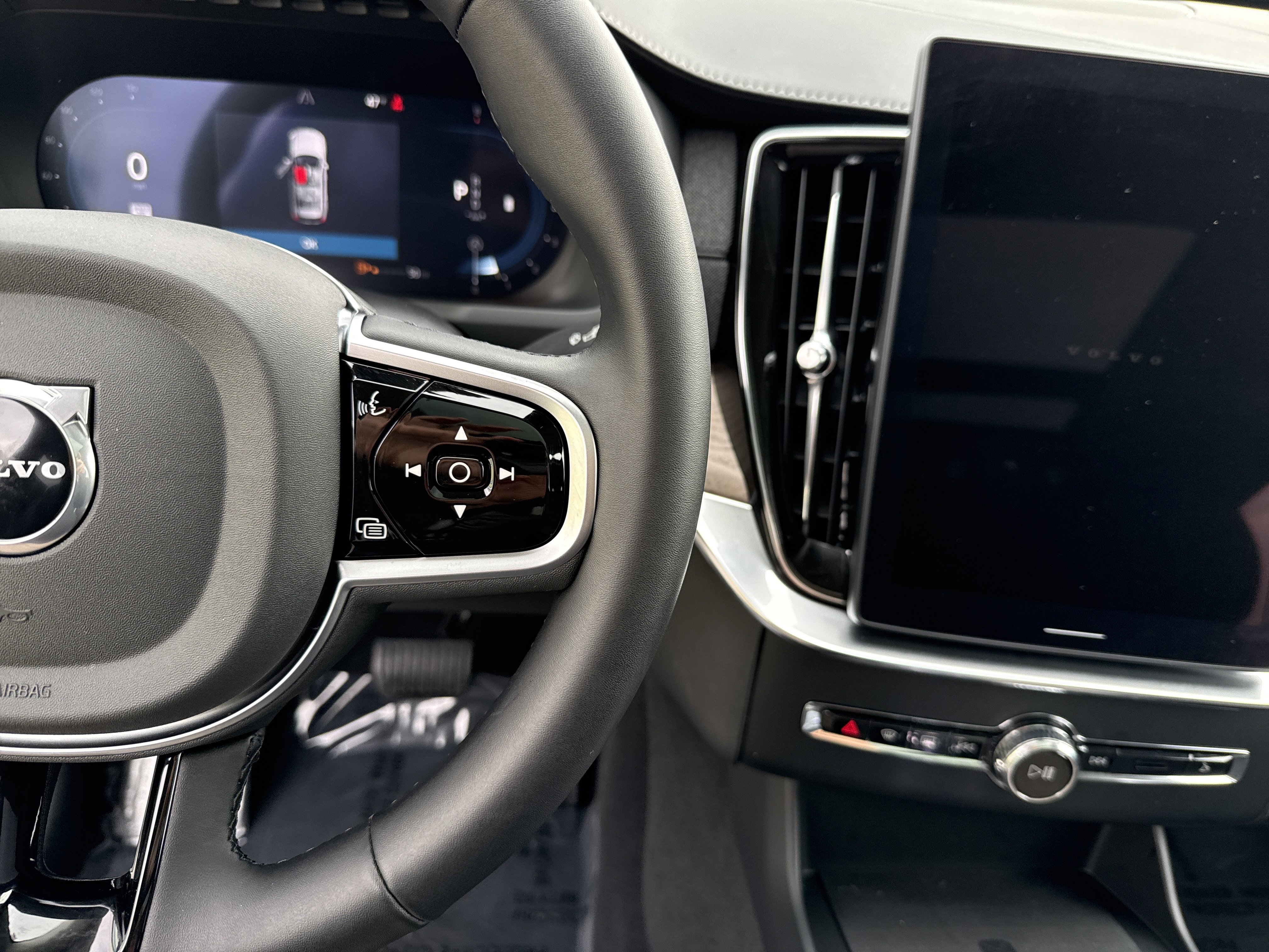 Used 2025 Volvo XC90 B6 Plus image 20