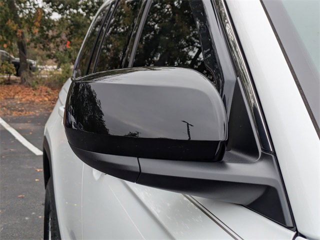 Used 2023 Jeep Grand Cherokee Laredo image 13