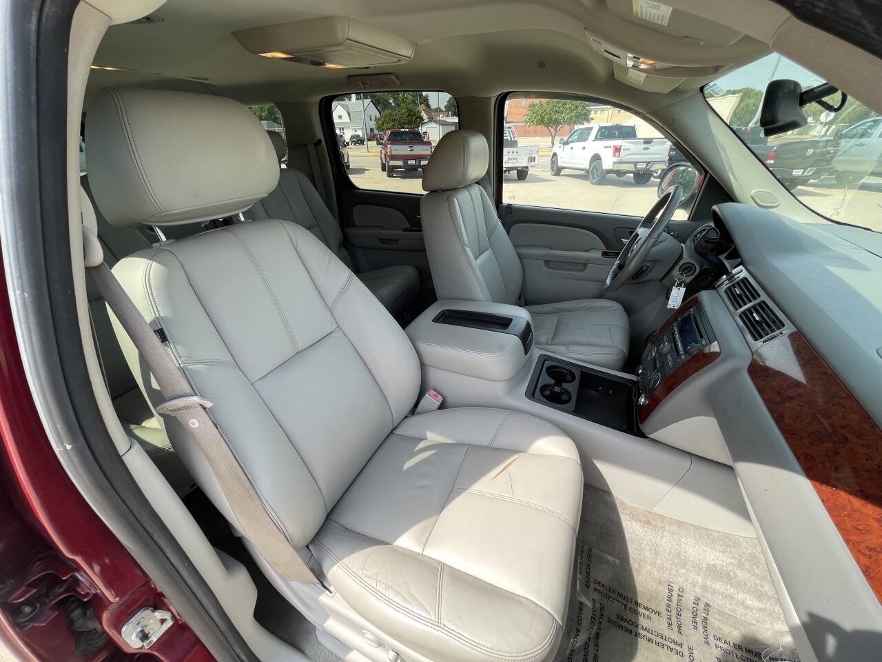 Used 2010 Chevrolet Suburban LT AWD/4WD image 26