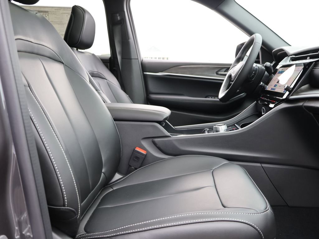 New 2026 Jeep Grand Cherokee L Limited image 9