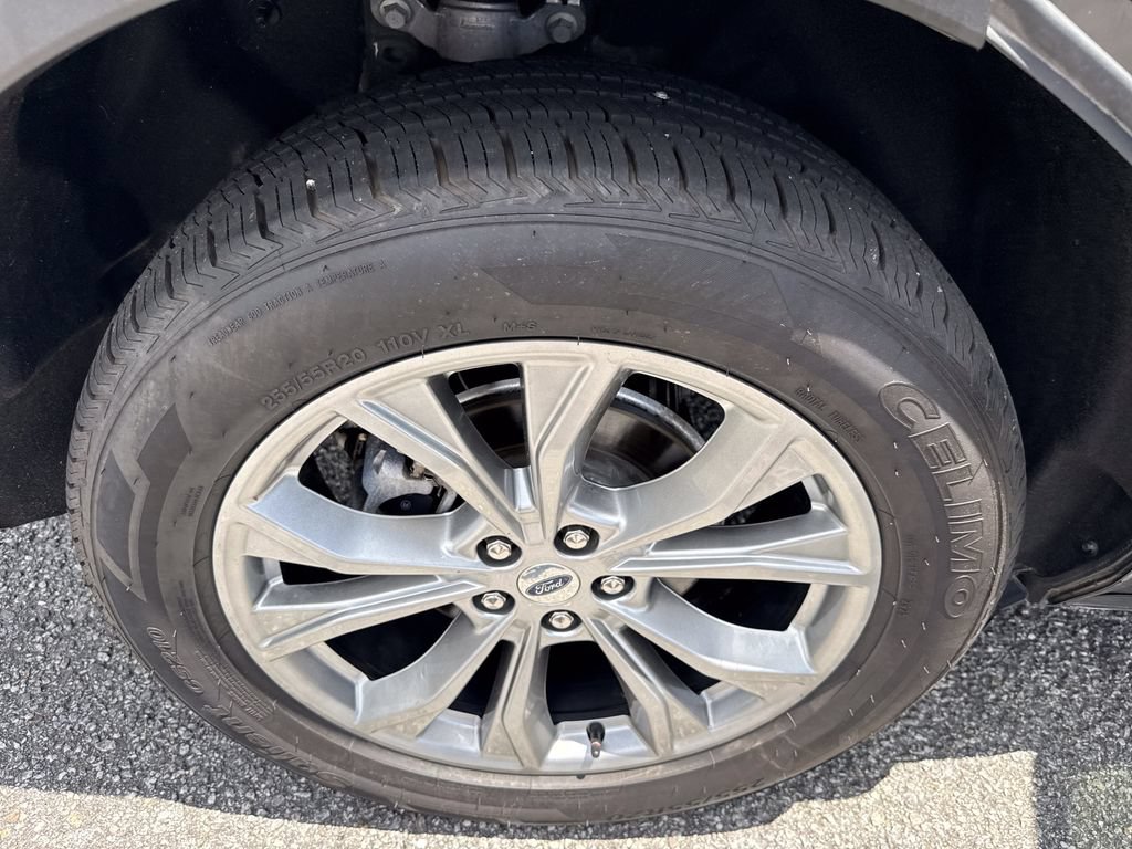 Used 2024 Ford Explorer XLT w/ Equipment Group 202A AWD/4WD image 17
