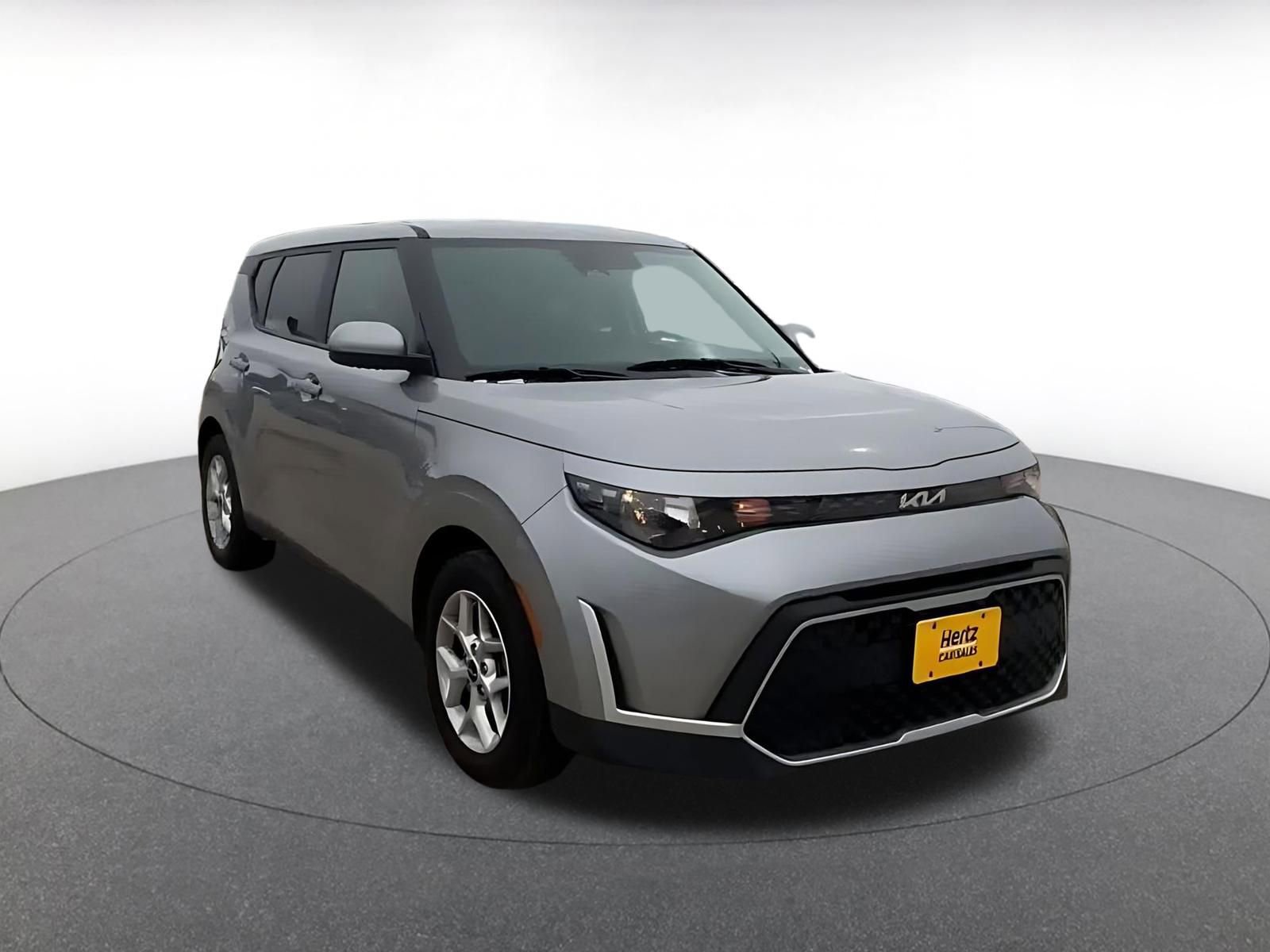 Used 2024 Kia Soul LX w/ Option Group 015 FWD image 3