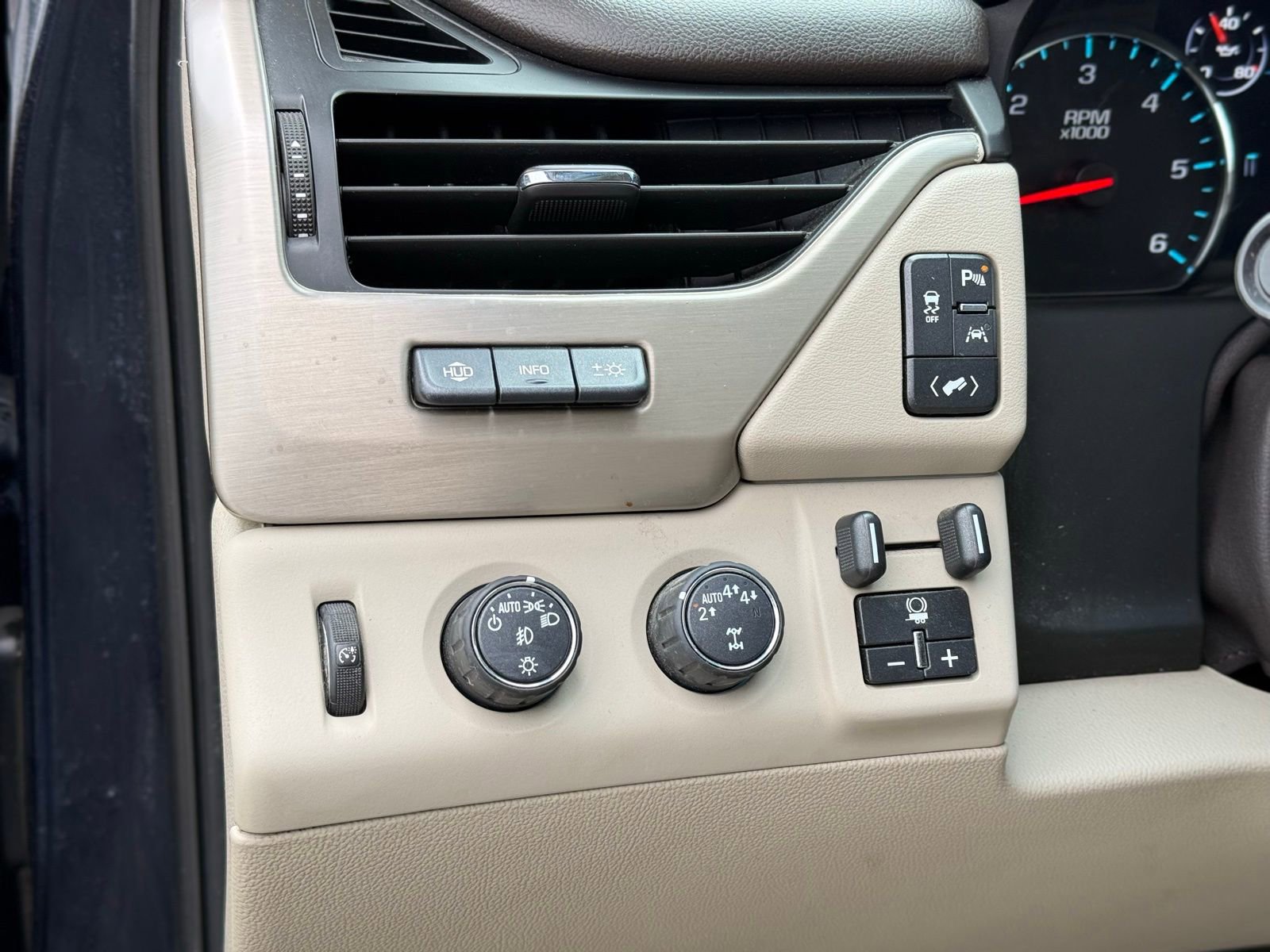 Used 2018 GMC Yukon Denali w/ Open Road Package image 33