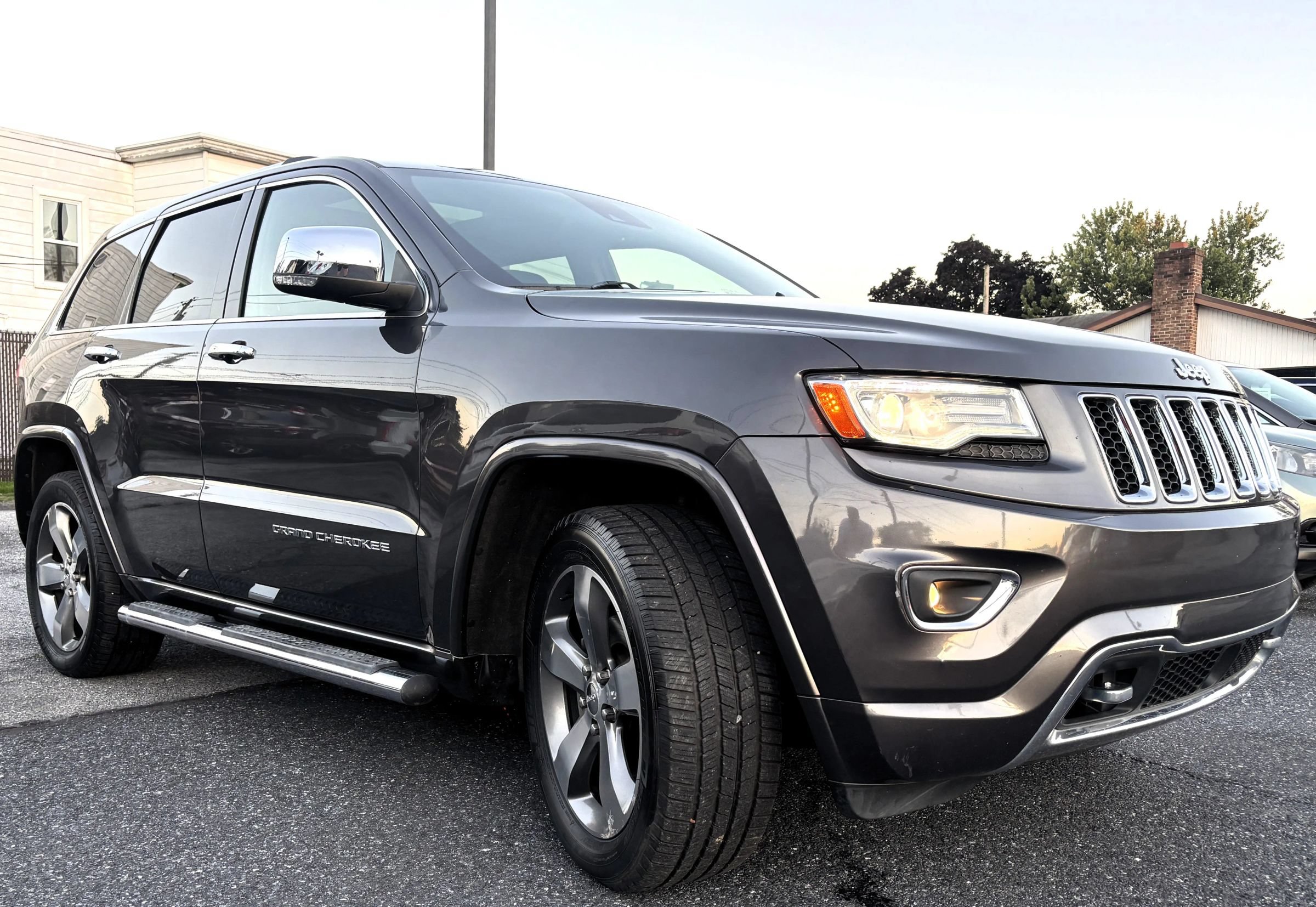 Used 2014 Jeep Grand Cherokee Overland AWD/4WD image 3