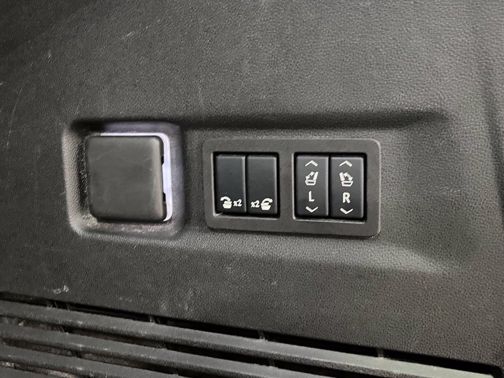 Certified 2025 Chevrolet Suburban High Country w/ Sun And Tow Package AWD/4WD image 14