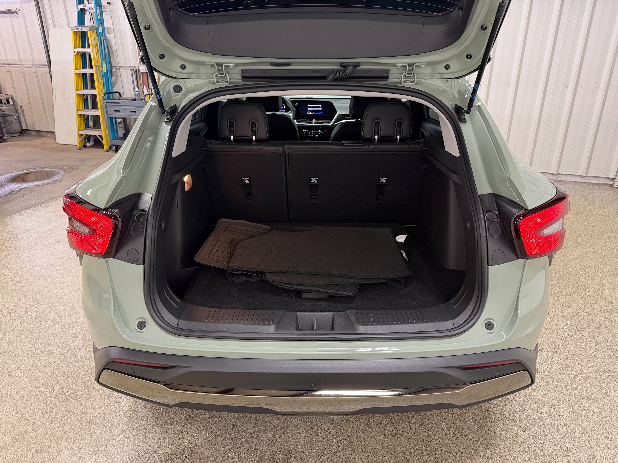 Used 2024 Chevrolet Trax ACTIV w/ Sunroof Package FWD image 30