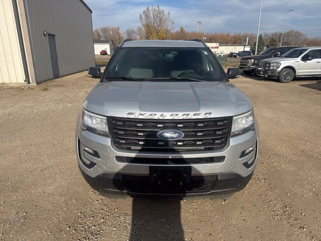 Used 2017 Ford Explorer XLT w/ Equipment Group 202A AWD/4WD image 7