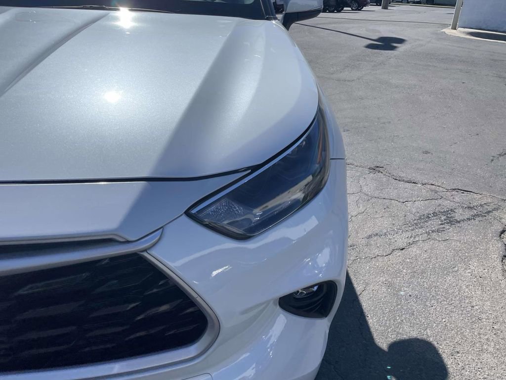 Used 2023 Toyota Highlander XLE AWD/4WD image 13