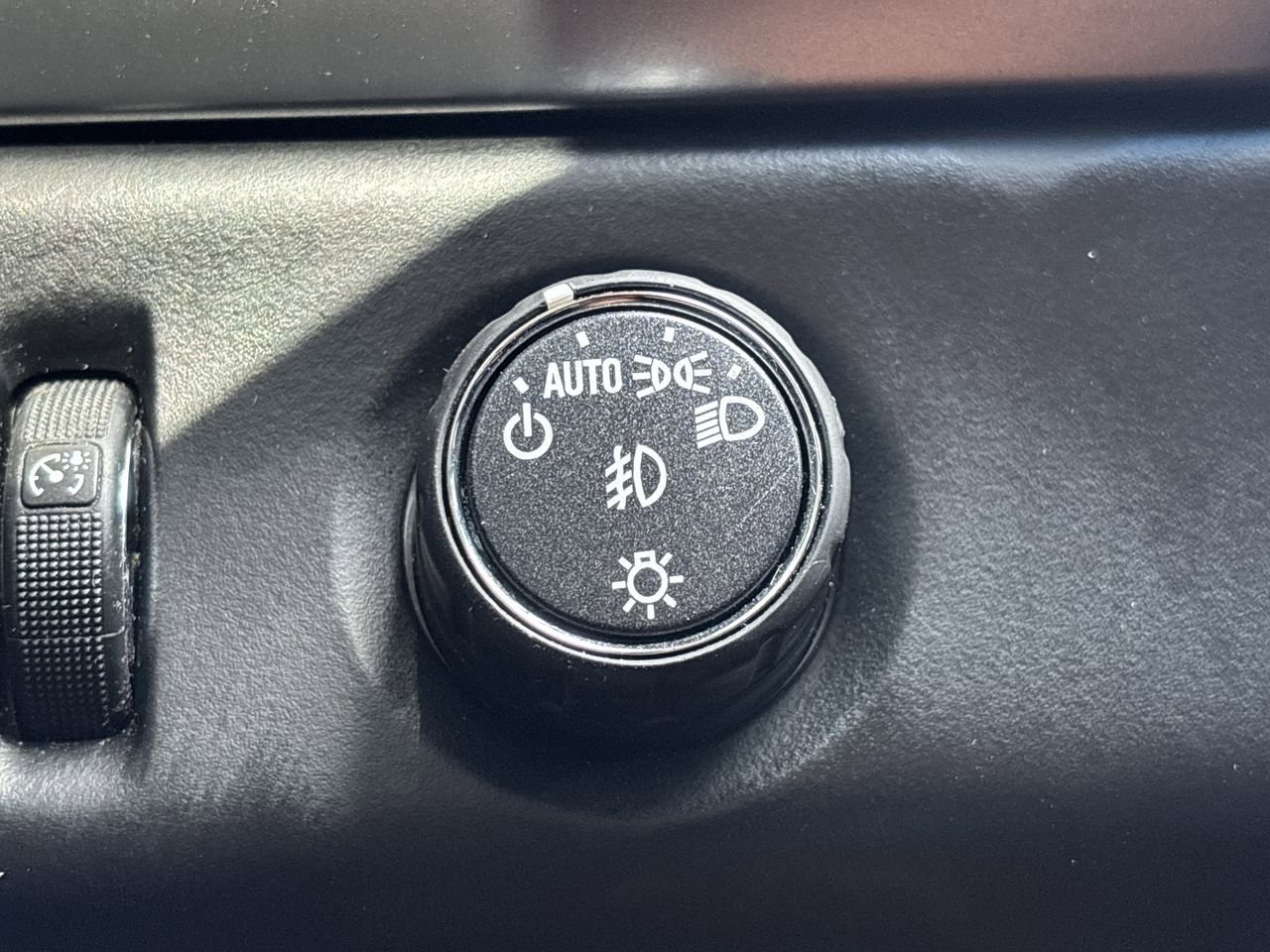 Used 2019 Chevrolet Suburban Premier RWD image 26