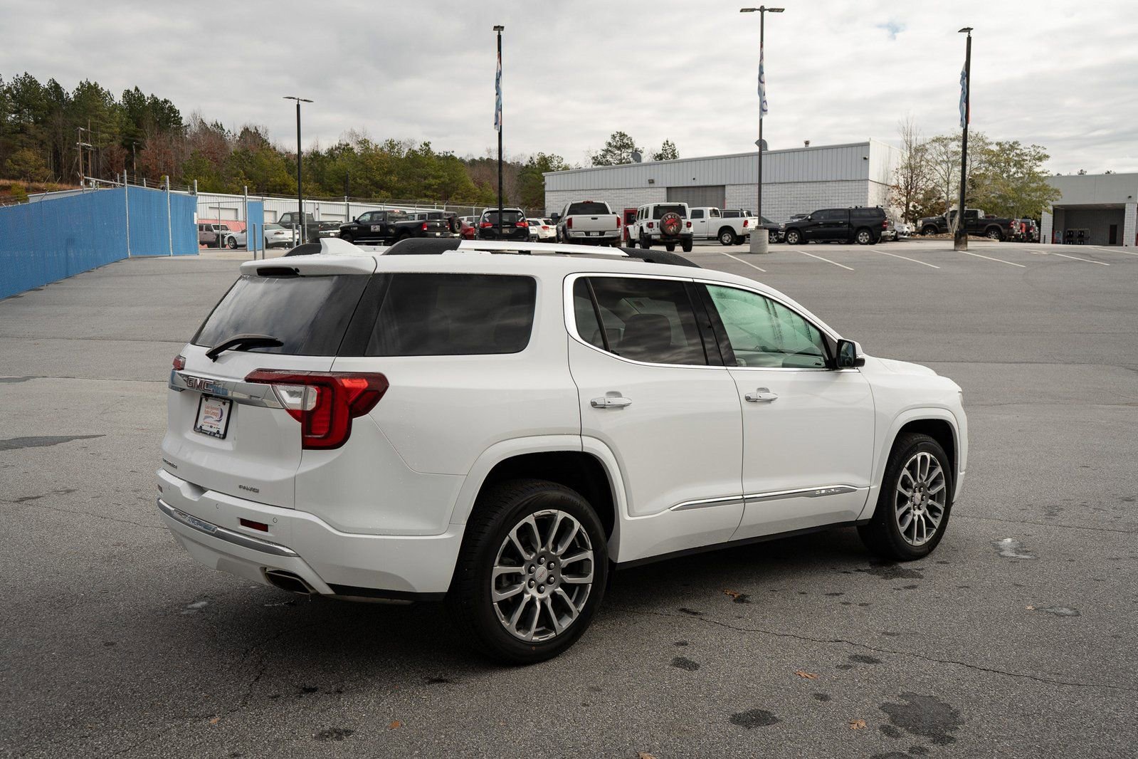 Used 2023 GMC Acadia Denali AWD/4WD image 10