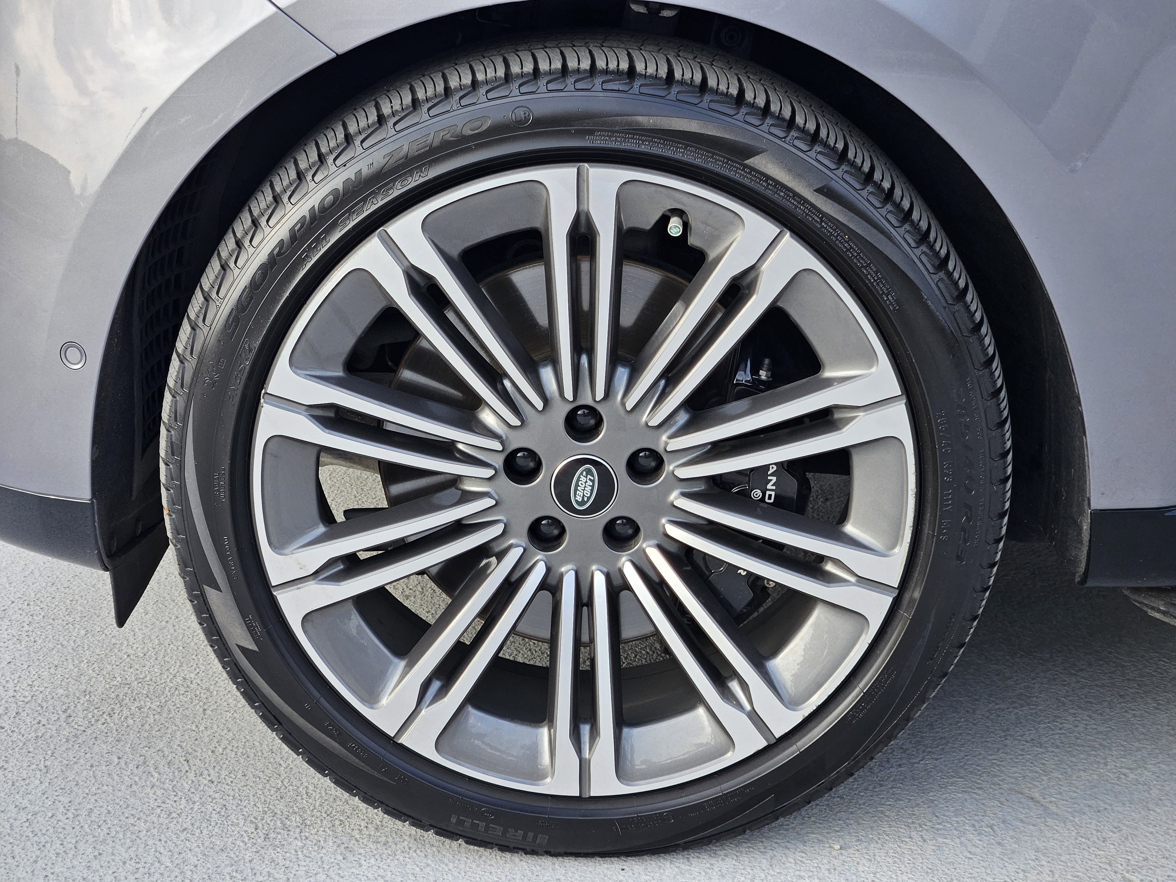 Used 2024 Land Rover Range Rover Autobiography image 12