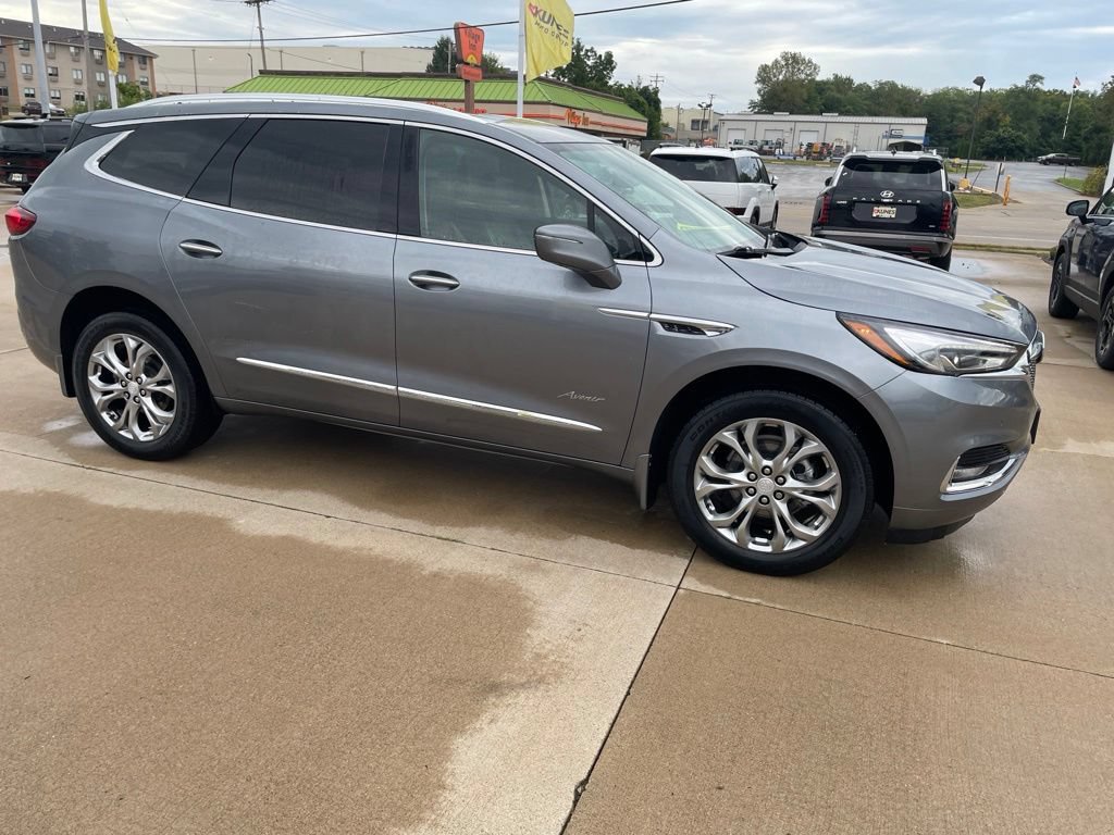 Used 2021 Buick Enclave Avenir w/ Avenir Technology Package AWD/4WD image 4