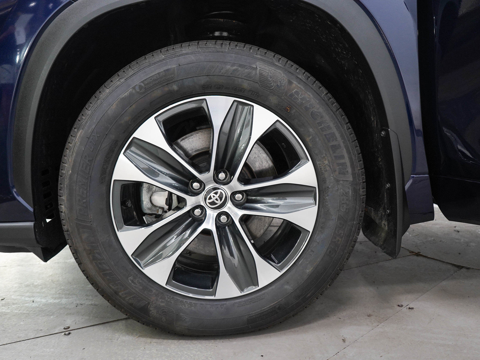 Used 2026 Toyota Highlander XLE AWD/4WD image 32