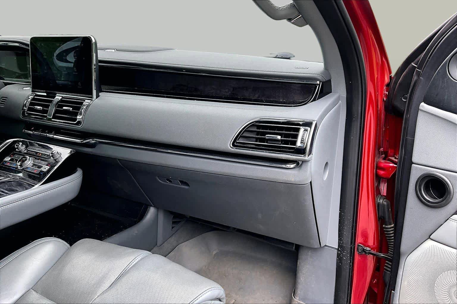 Used 2020 Lincoln Navigator L Reserve w/ Luxury Package AWD/4WD image 19