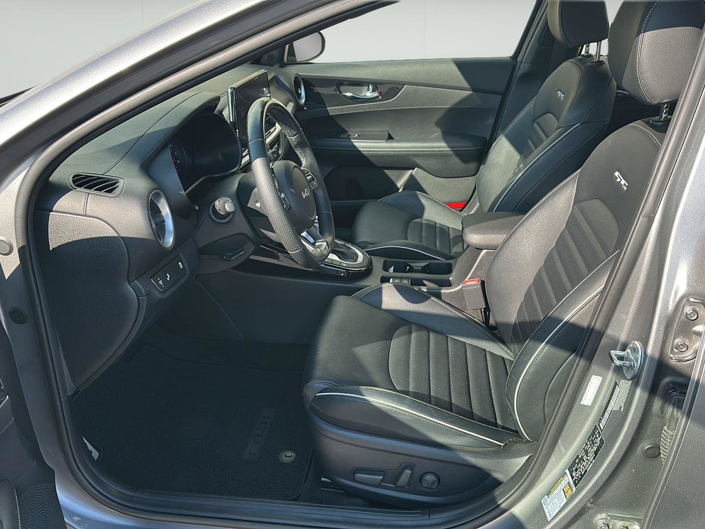 Used 2022 Kia Forte GT-Line w/ GT-Line Premium Package FWD image 7