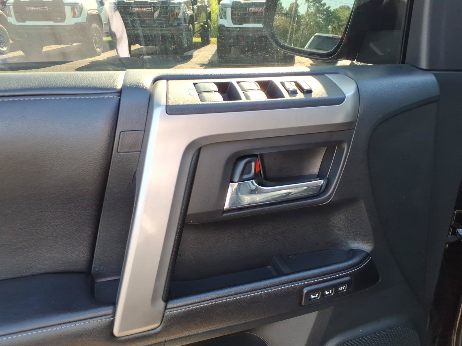 Used 2016 Toyota 4Runner Limited AWD/4WD image 7