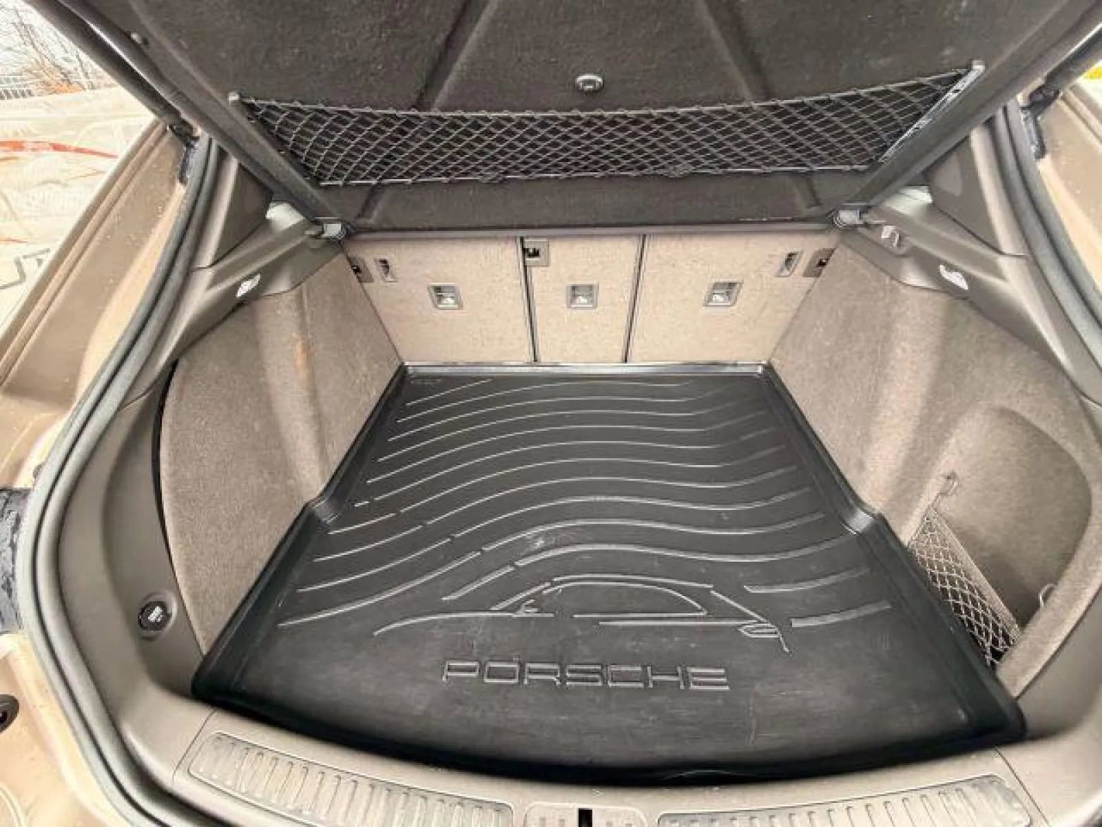 Used 2017 Porsche Macan image 16