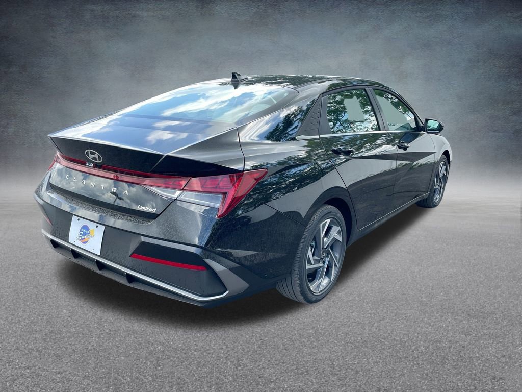 New 2025 Hyundai Elantra Limited image 31