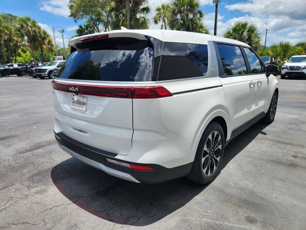 Used 2024 Kia Carnival EX FWD image 5