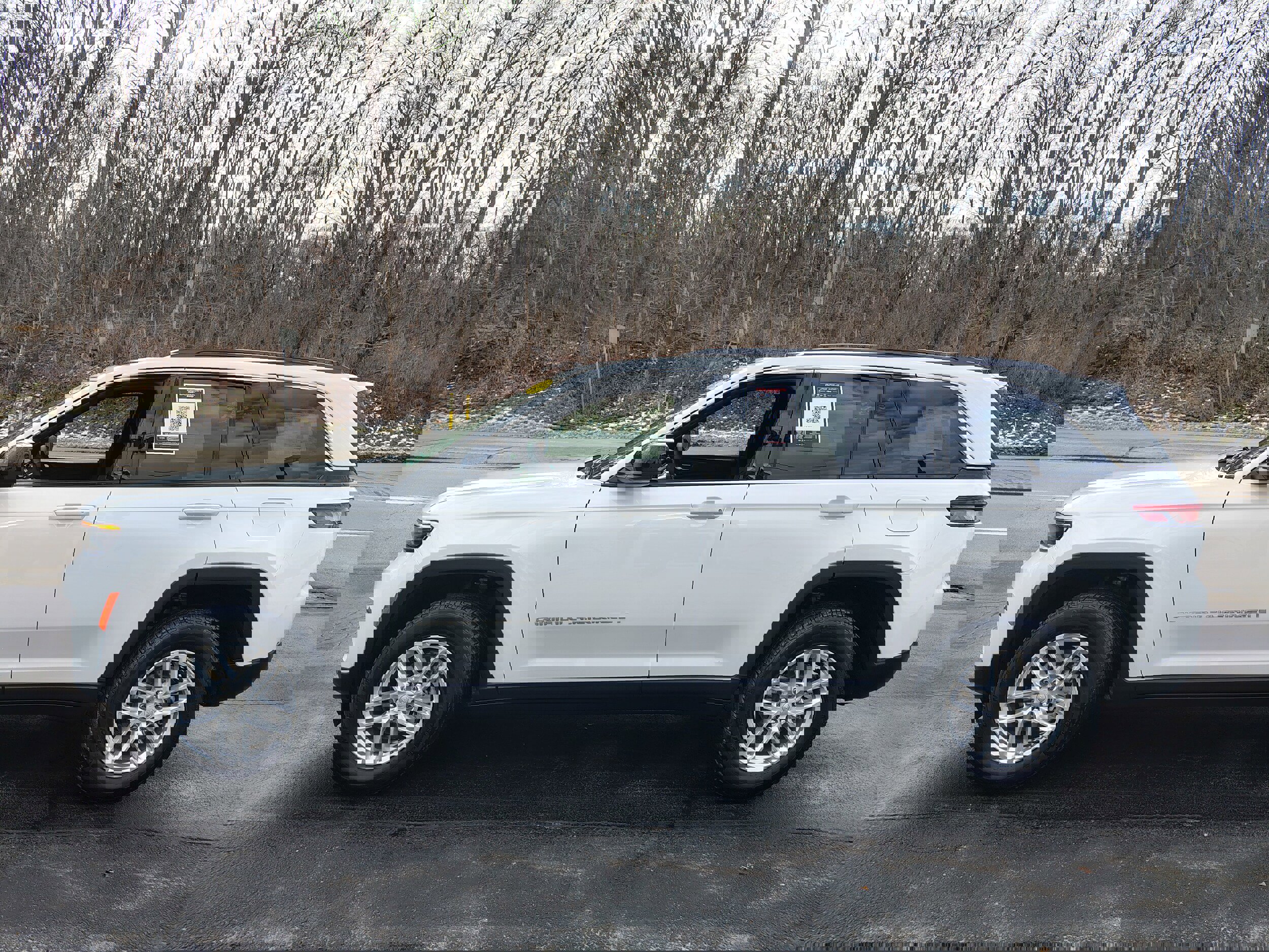 Certified 2025 Jeep Grand Cherokee Laredo X w/ Luxury Tech Group I image 4